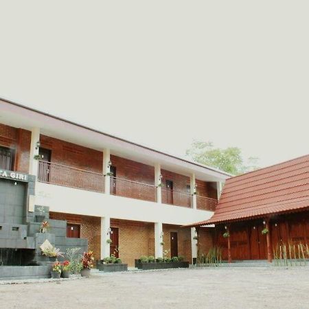 Amerta Giri Guest House Wonosobo Exterior photo