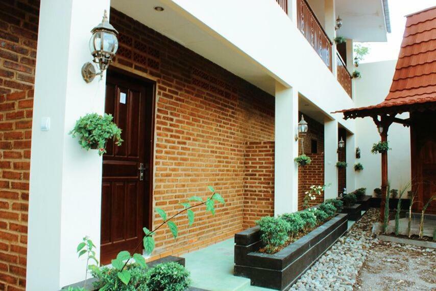 Amerta Giri Guest House Wonosobo Exterior photo