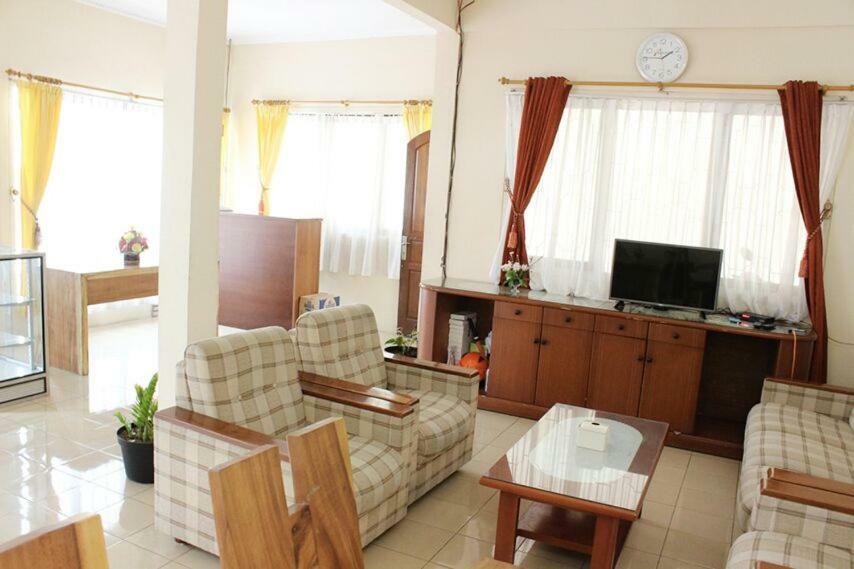 Amerta Giri Guest House Wonosobo Exterior photo