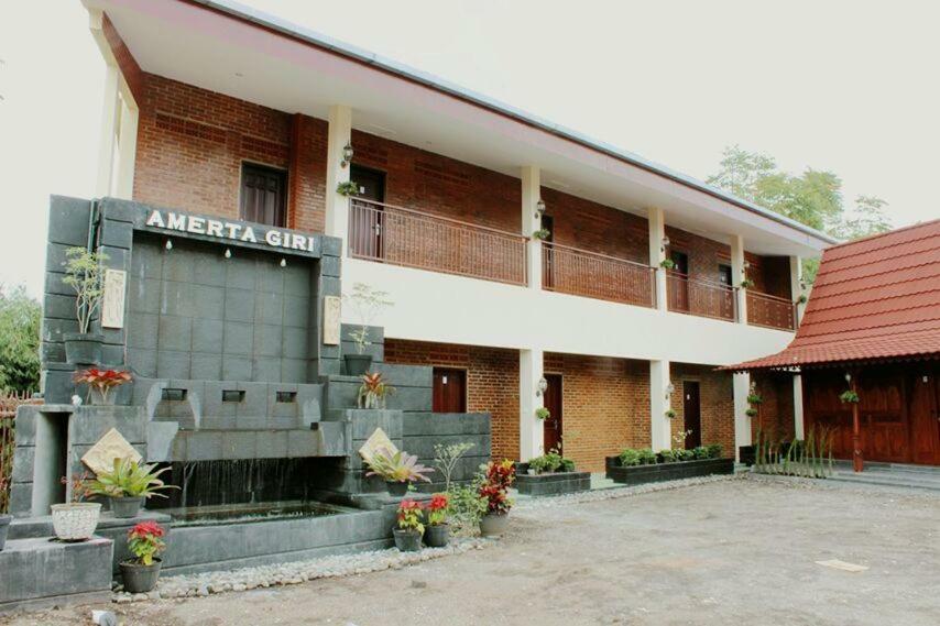 Amerta Giri Guest House Wonosobo Exterior photo