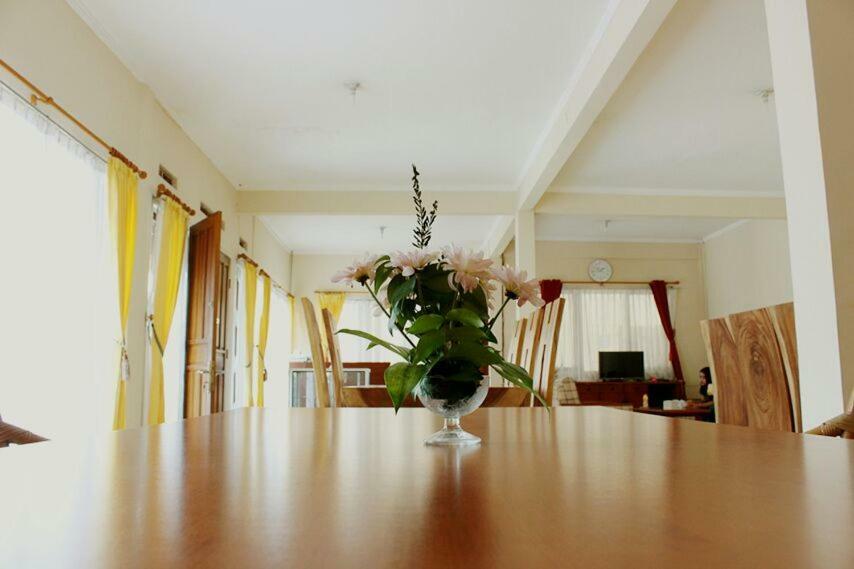 Amerta Giri Guest House Wonosobo Exterior photo